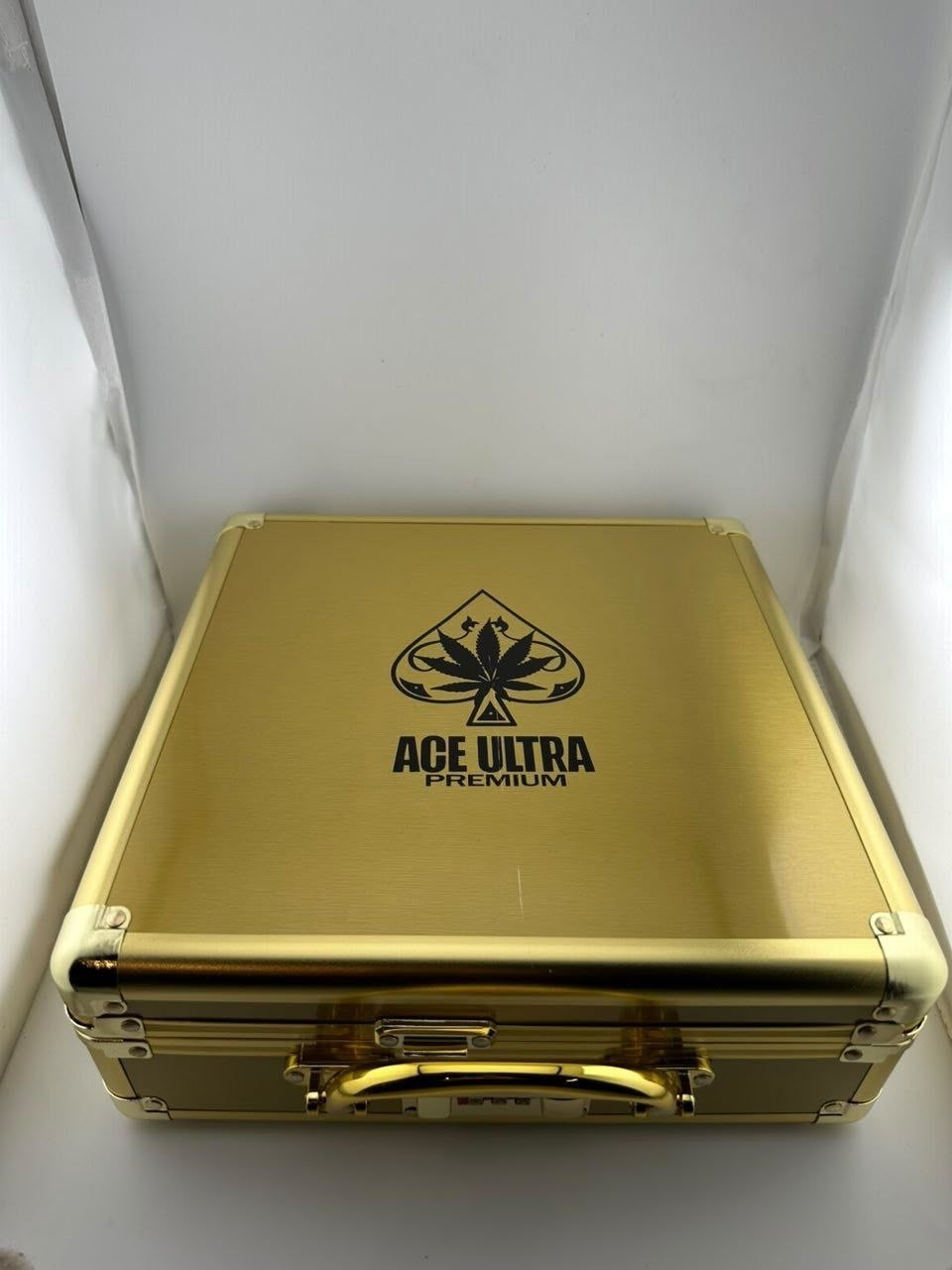 Ace Ultra Crumble 1oz concentrate box packaging and clear storage jar displaying golden wax 28g